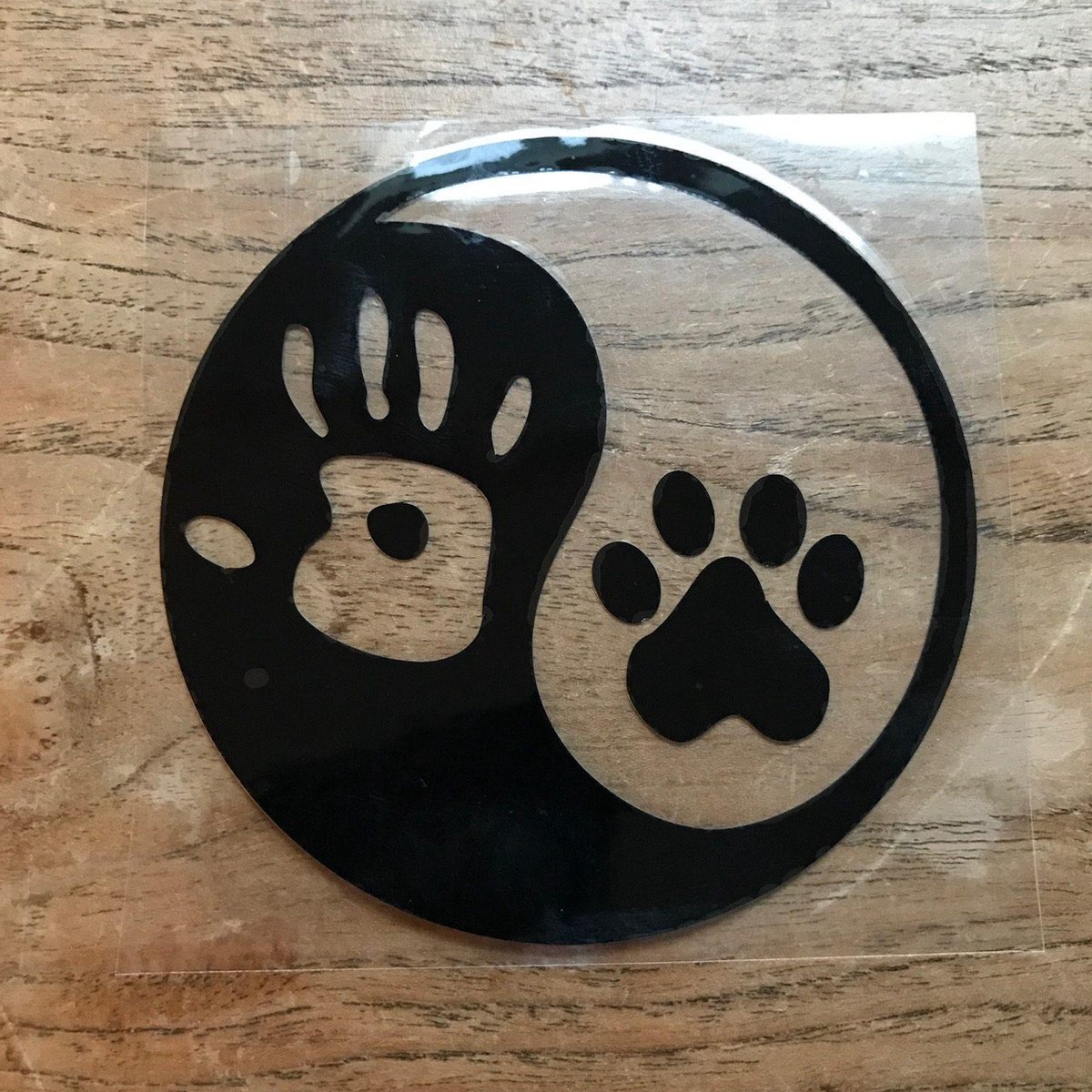 GoedeDoelen.Shop | (Auto)sticker PawHand | Yin Yang Sticker | Scooter Sticker | Laptop Sticker | Koelkast Sticker | Wand Sticker | Dierenwelzijn | Wellness-House